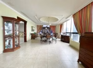 Venta de Apartamento con 312m2 en Avenida Balboa PH Condesa del Mar 26-6630SR