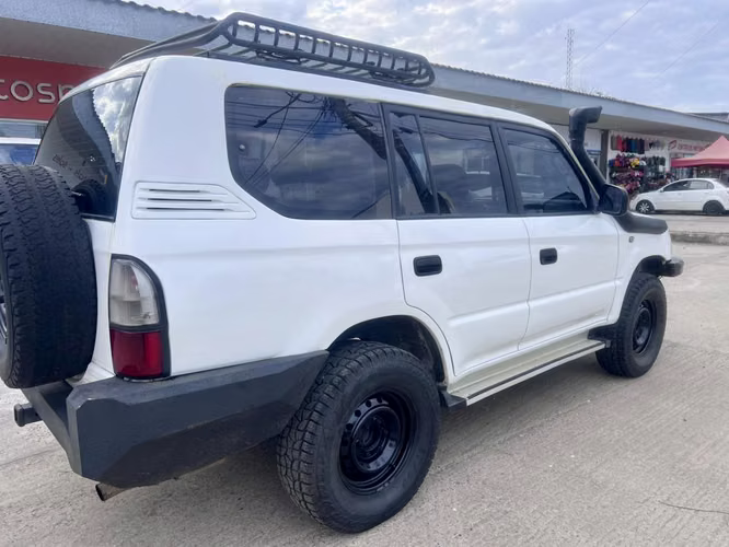 2002 Toyota Prado Diesel 4x4 en Pedasi