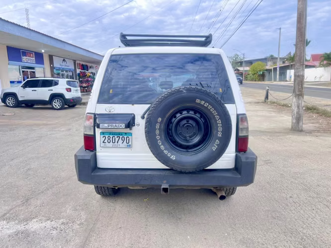2002 Toyota Prado Diesel 4x4 en Pedasi