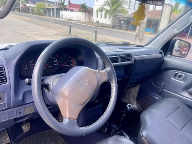 2002 Toyota Prado Diesel 4x4 en Pedasi