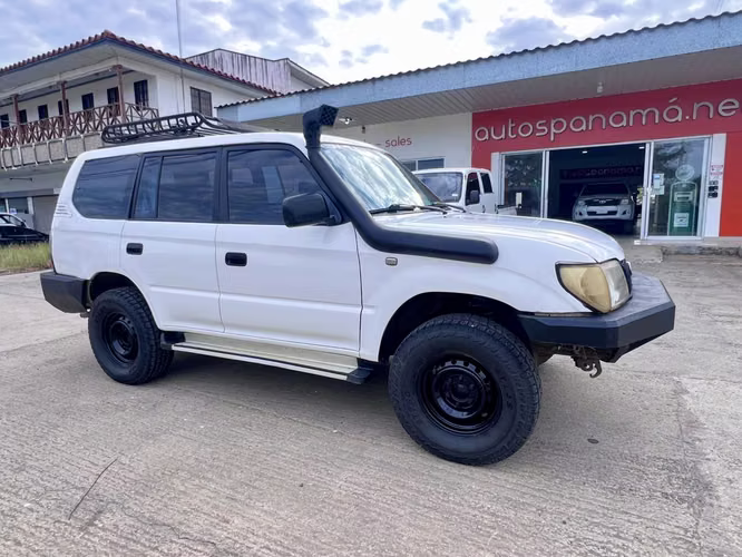 2002 Toyota Prado Diesel 4x4 en Pedasi