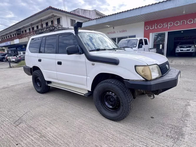 2002 Toyota Prado Diesel 4x4 en Pedasi