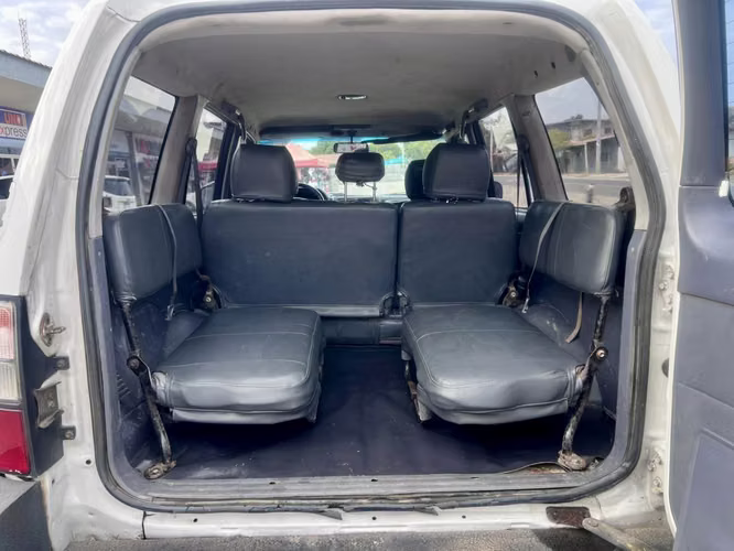 2002 Toyota Prado Diesel 4x4 en Pedasi