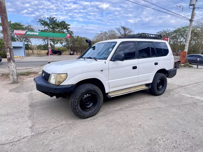 2002 Toyota Prado Diesel 4x4 en Pedasi