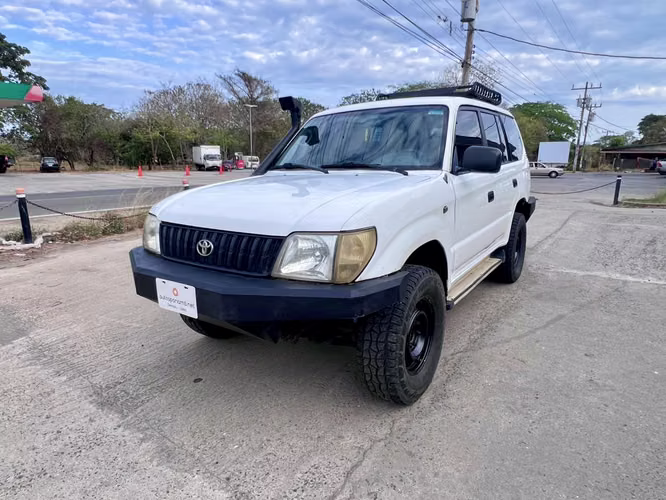 2002 Toyota Prado Diesel 4x4 en Pedasi