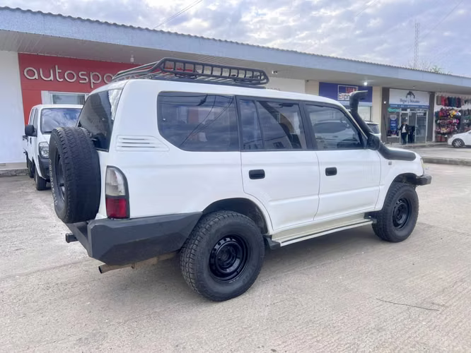 2002 Toyota Prado Diesel 4x4 en Pedasi