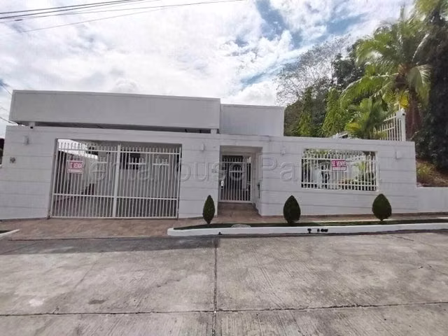 Sell corner house in Brisas del Golf KC