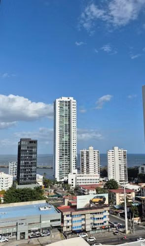 Se vende excelente apartamento recién remodelado. Inmejorable ubicación y magnífica vista