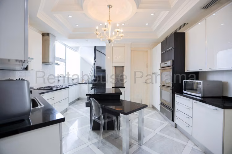 Venta de Penthouse en El Cangrejo con piscina privada AK - Imagen 6