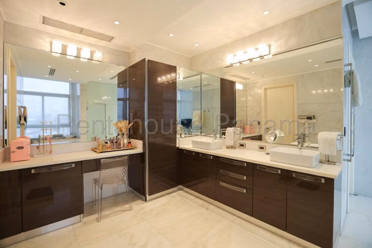 Venta de Penthouse en El Cangrejo con piscina privada AK - Imagen 10