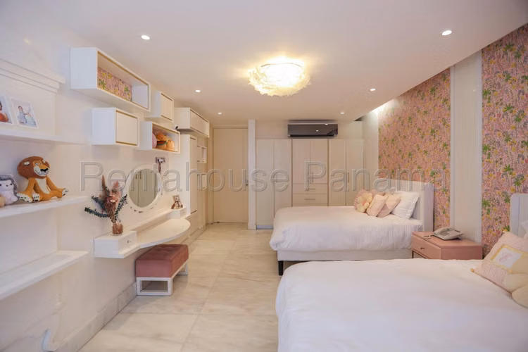 Venta de Penthouse en El Cangrejo con piscina privada AK - Imagen 12