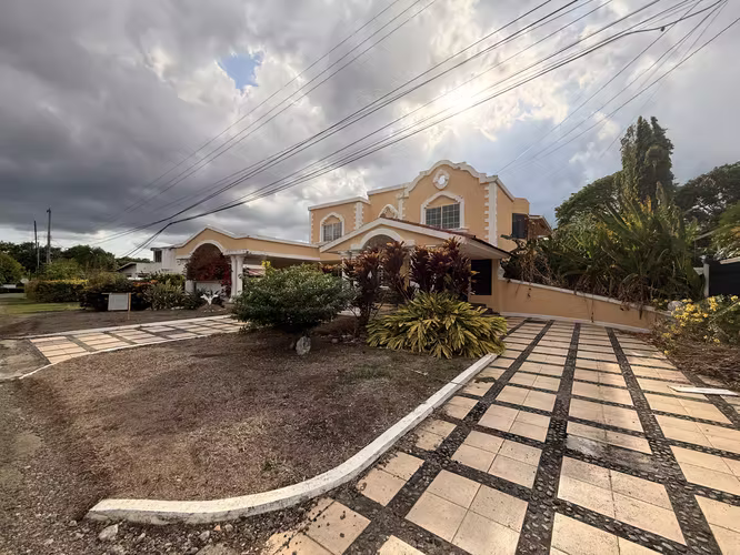 En venta amplio Duplex, Residencial Las Perlas, David, Chiriquí