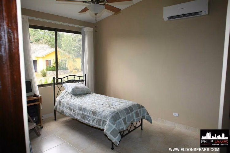 Casa Junto al Lago de 3 Recamaras en Venta - Brisas de Los Lagos