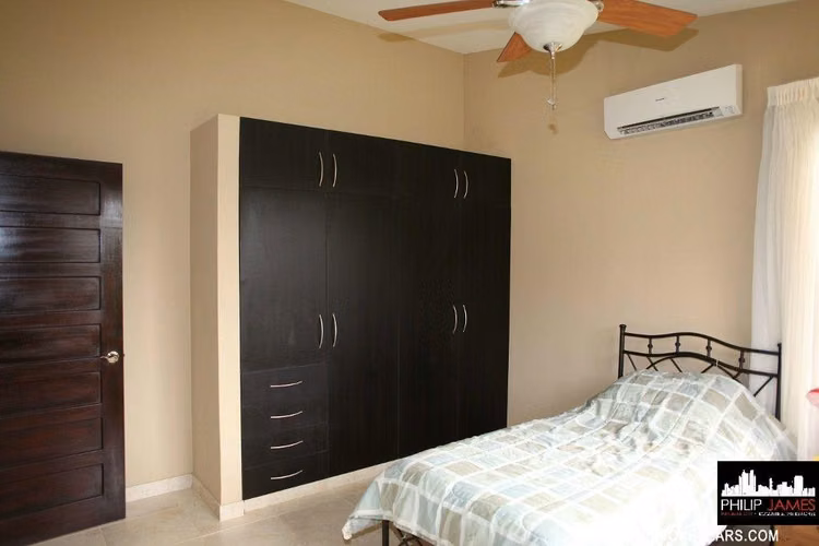Casa Junto al Lago de 3 Recamaras en Venta - Brisas de Los Lagos