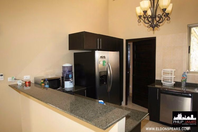 Casa Junto al Lago de 3 Recamaras en Venta - Brisas de Los Lagos