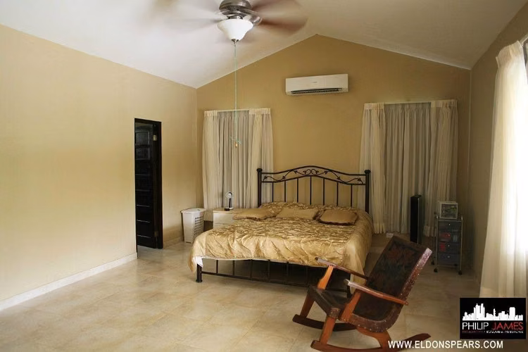Casa Junto al Lago de 3 Recamaras en Venta - Brisas de Los Lagos