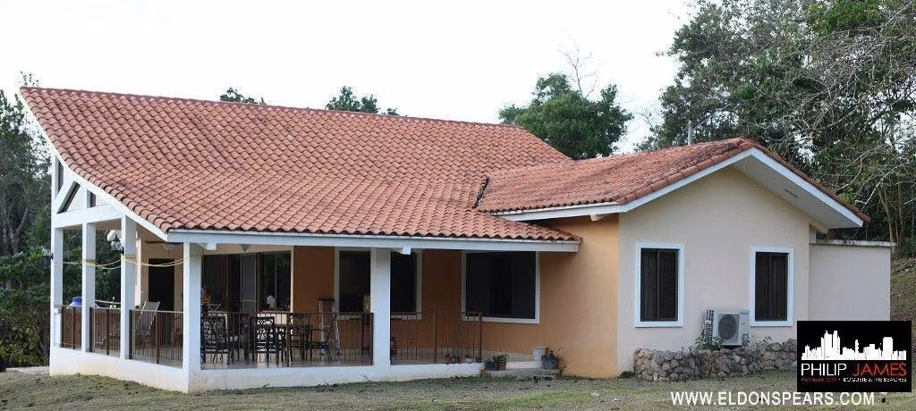 Casa Junto al Lago de 3 Recamaras en Venta - Brisas de Los Lagos
