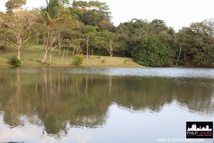 Casa Junto al Lago de 3 Recamaras en Venta - Brisas de Los Lagos
