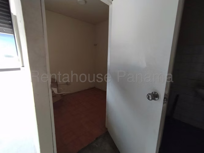 Depósitos comerciales en planta baja en alquiler en Vía España KC - Imagen 12