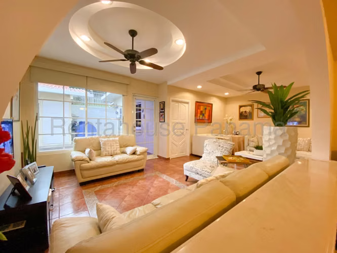 Vendo Casa Espaciosa en PH Altos de Miraflores, Betania 25-8303GG