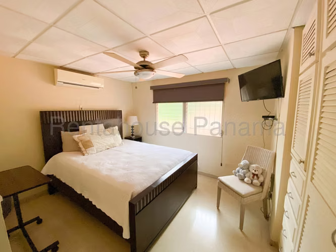 Vendo Casa Espaciosa en PH Altos de Miraflores, Betania 25-8303GG