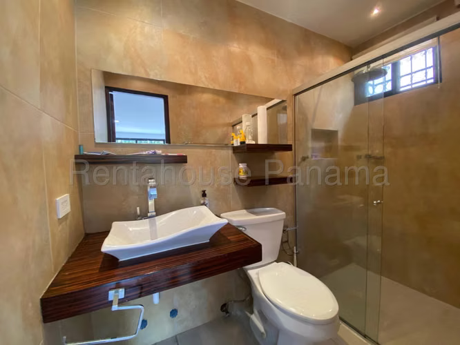 Vendo Casa Espaciosa en Dos Mares, Betania 26-3572GG