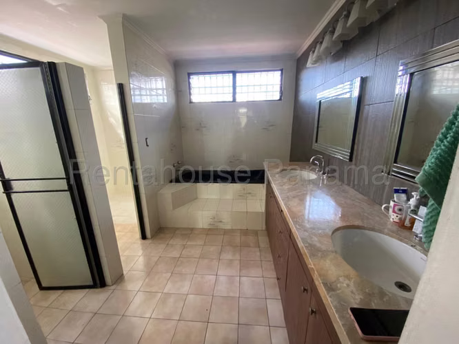 Vendo Casa Espaciosa en Dos Mares, Betania 26-3572GG