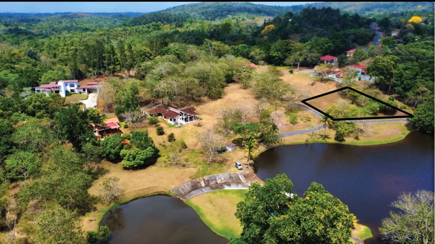 Brisas de Los Lagos - Lote de 1,632 M2 en Venta