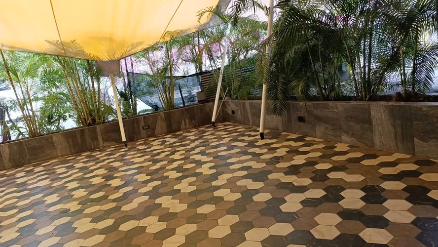 (ES)-Locales comerciales en alquiler | San Francisco | Santa Elena Strip | 64m2 a 171m2 - Imagen 5