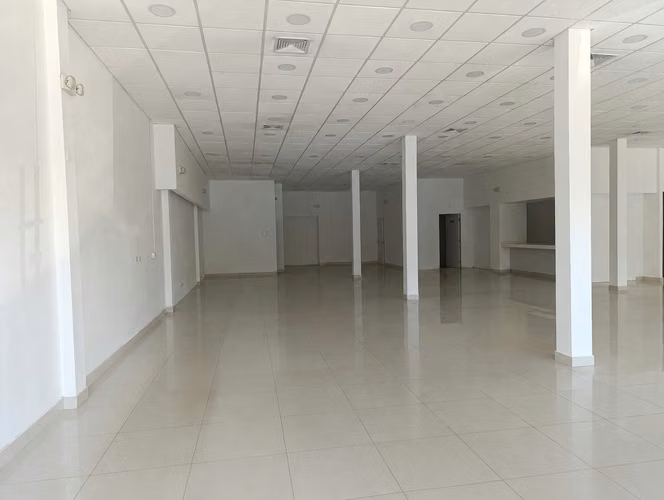 (ES)-Locales comerciales en alquiler | San Francisco | Santa Elena Strip | 64m2 a 171m2