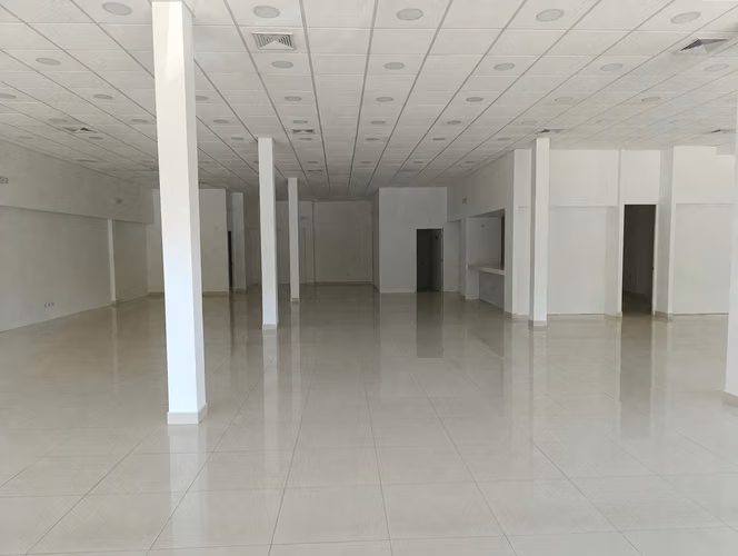 (ES)-Locales comerciales en alquiler | San Francisco | Santa Elena Strip | 64m2 a 171m2