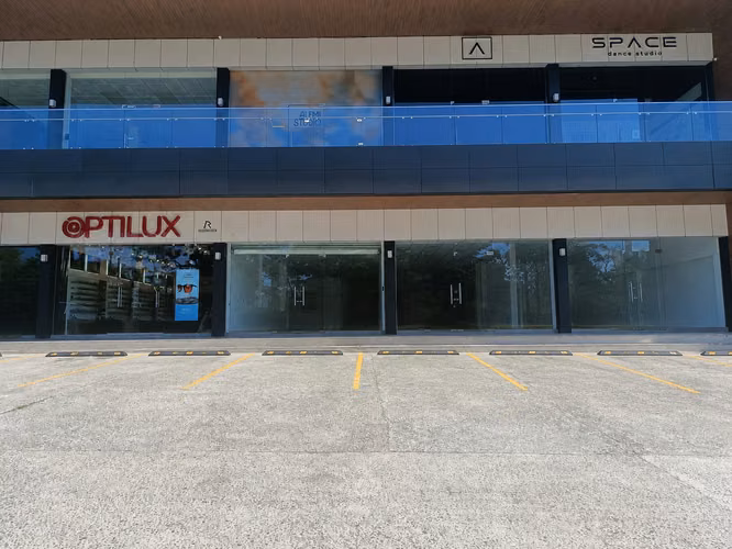 (ES)-Locales comerciales en alquiler | San Francisco | Santa Elena Strip | 64m2 a 171m2