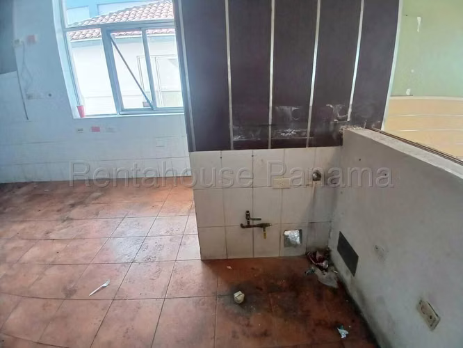 Alquiler de Amplio Local Comercial en Brisas del Golf Mts2: 384 PD