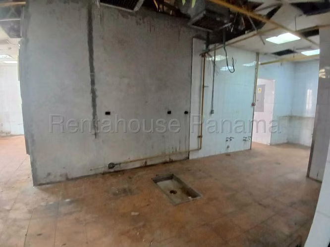 Alquiler de Amplio Local Comercial en Brisas del Golf Mts2: 384 PD