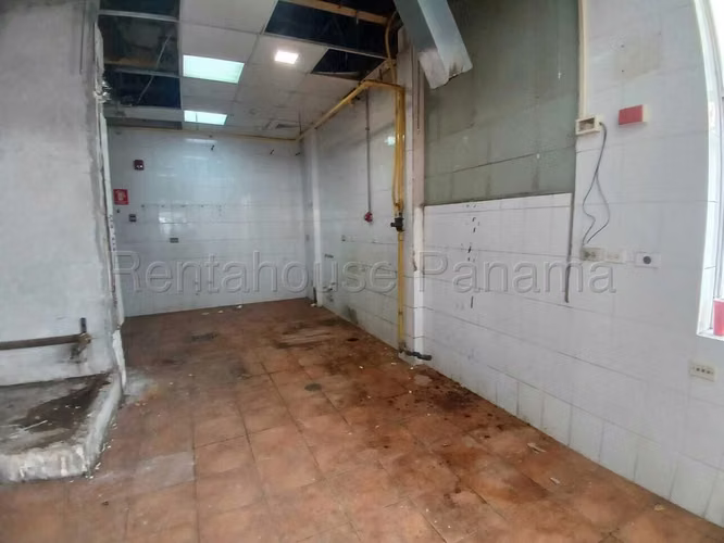 Alquiler de Amplio Local Comercial en Brisas del Golf Mts2: 384 PD