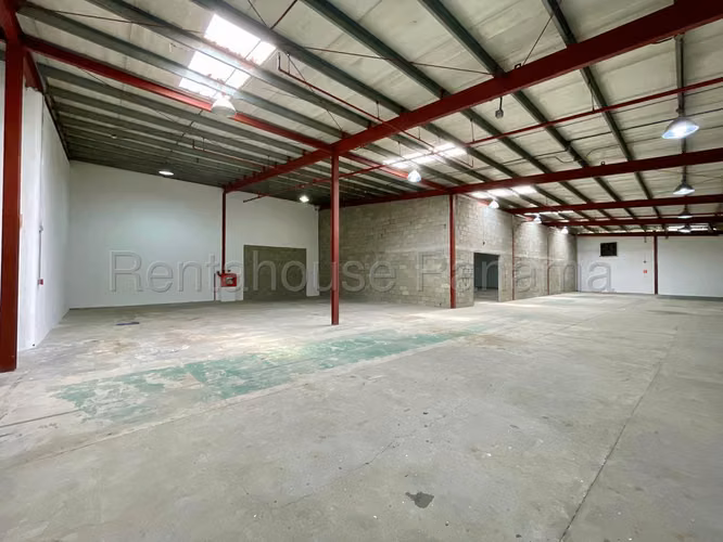 Rental of a large gallery in Costa del Este Industrial Park. 1910 sq m. PD