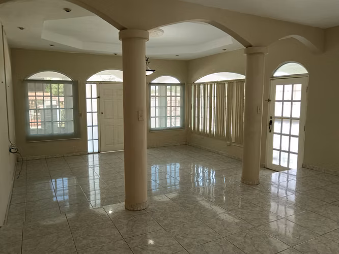 Hermosa Residencia 4R, 6b La Mitra Terreno 1,292m2 $298,000