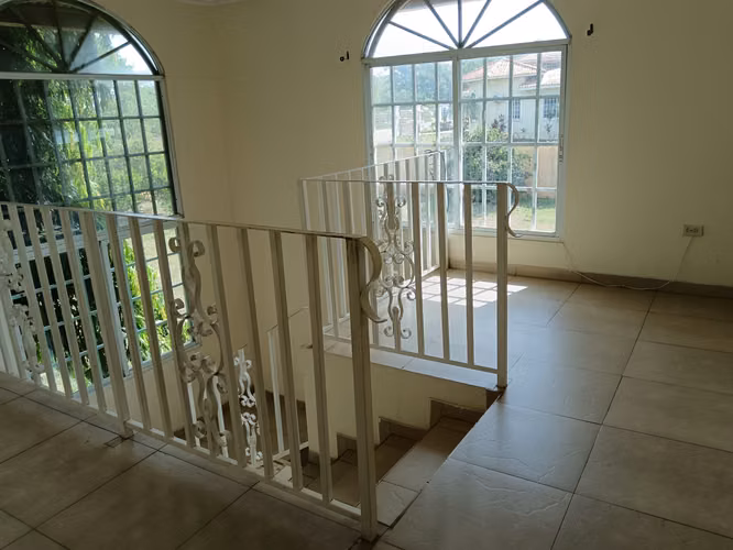Hermosa Residencia 4R, 6b La Mitra Terreno 1,292m2 $298,000