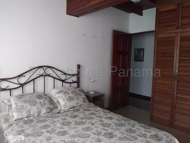 Casa en Venta en Cerro Azul  JG