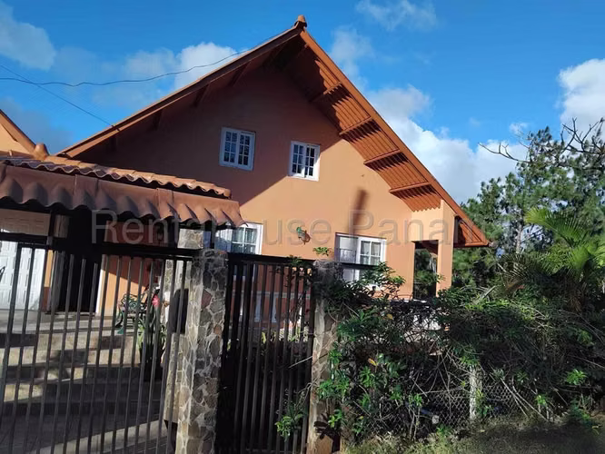 Casa en Venta en Cerro Azul  JG