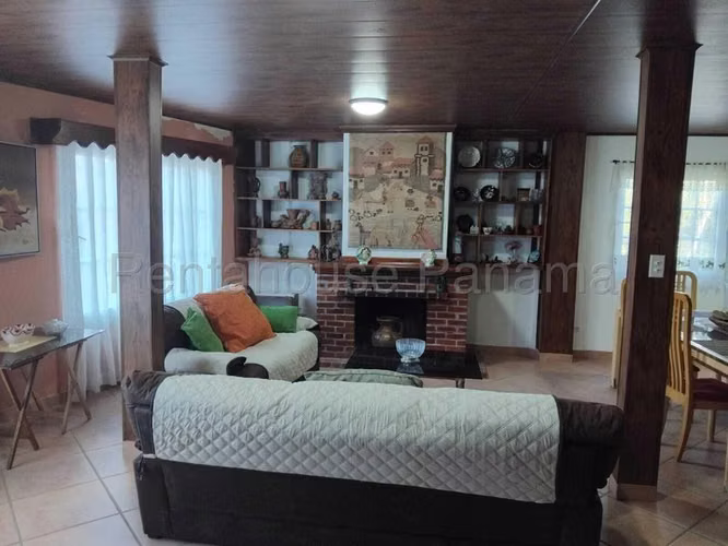 Casa en Venta en Cerro Azul  JG