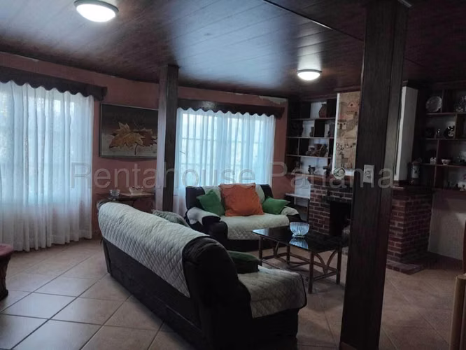 Casa en Venta en Cerro Azul  JG