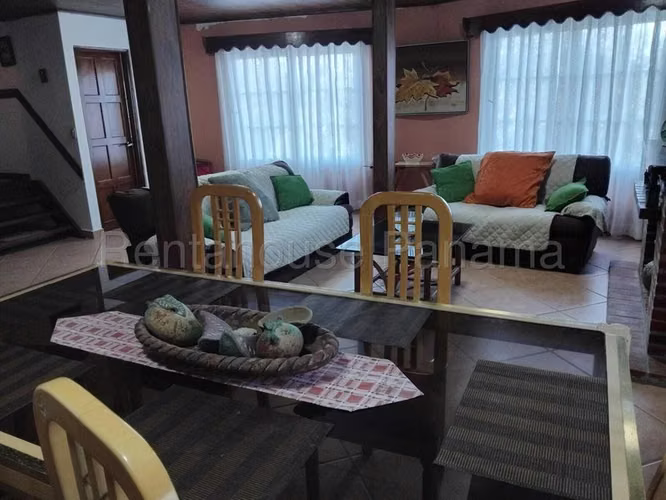 Casa en Venta en Cerro Azul  JG