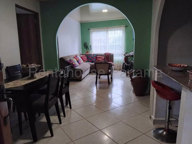 Casa en Venta en Cerro Azul  JG