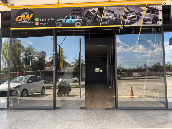 LOCAL COMERCIAL EN TUMBA MUERTO - CERCA DE LAS UNIVERSIDADES - PLANTA BAJA