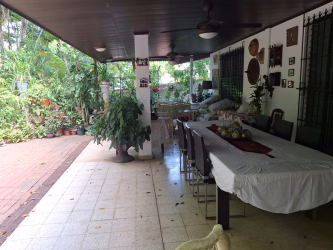 Hato Pintado amplia casa 5 cuartos con patio