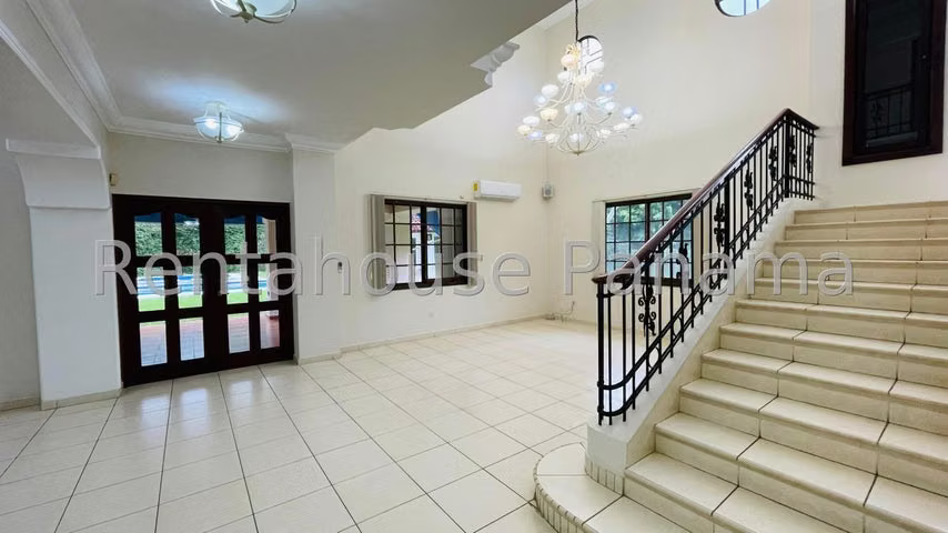 Hermosa Casa en Venta en Camino de Cruces 25YCG3134