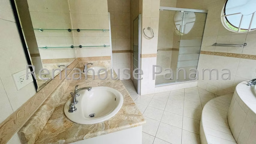 Hermosa Casa en Venta en Camino de Cruces 25YCG3134
