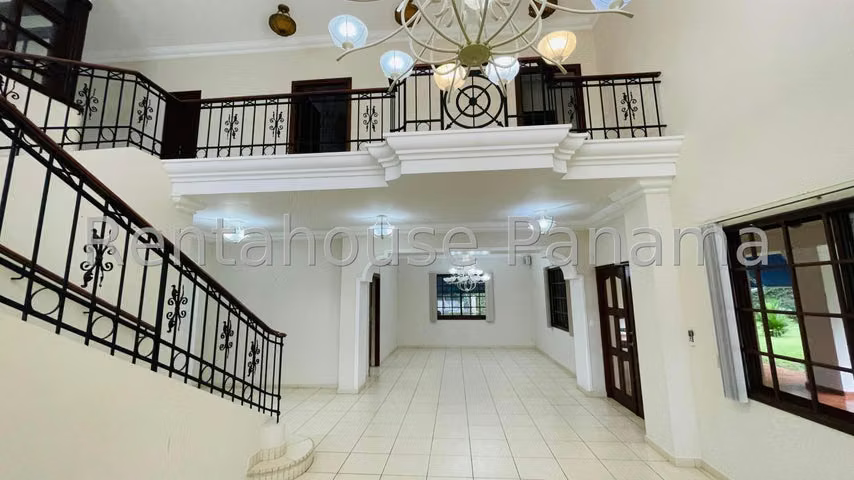 Hermosa Casa en Venta en Camino de Cruces 25YCG3134