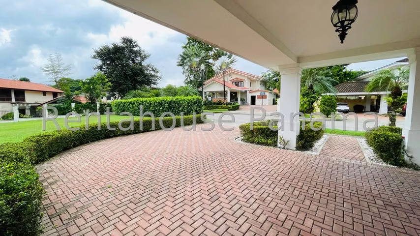 Hermosa Casa en Venta en Camino de Cruces 25YCG3134